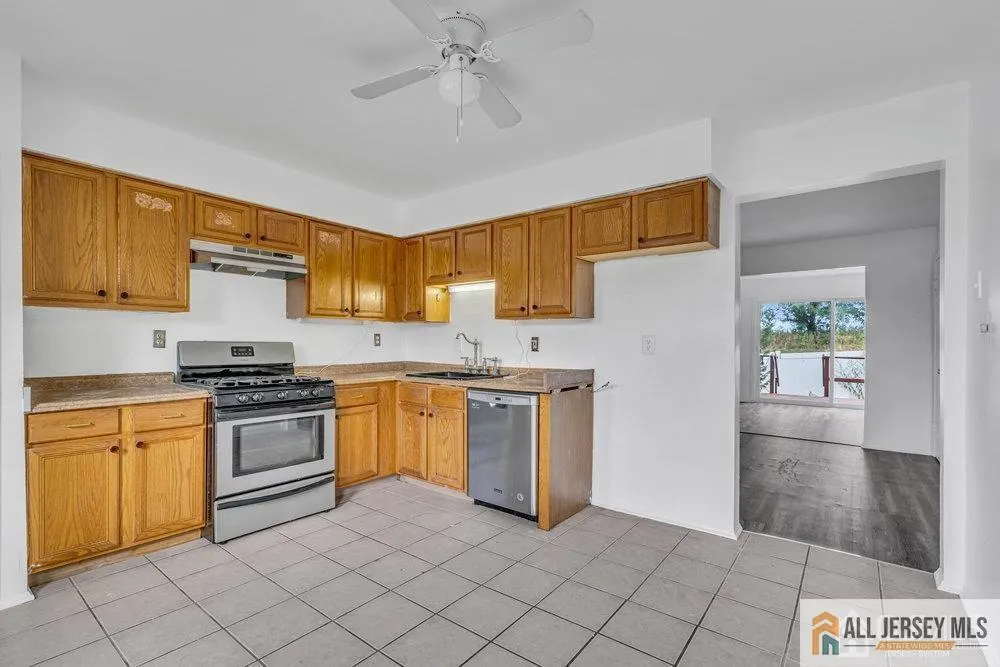 26 Tiger Lilly Court Sayreville, NJ 08872