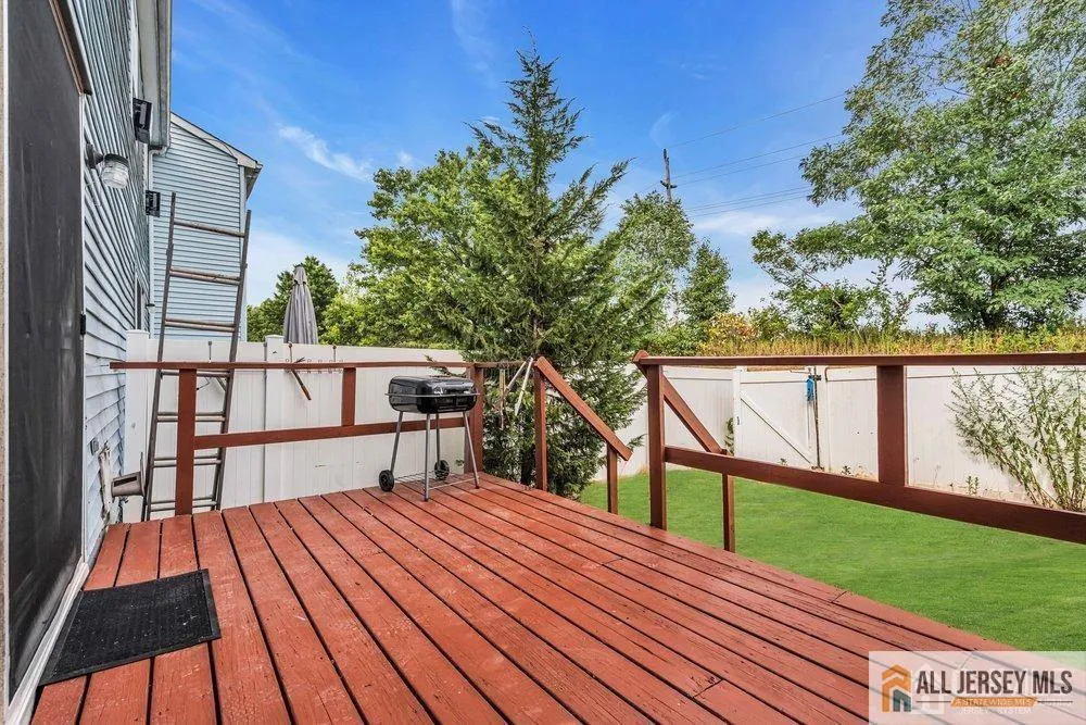 26 Tiger Lilly Court Sayreville, NJ 08872