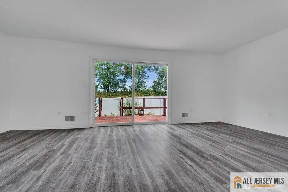 26 Tiger Lilly Court Sayreville, NJ 08872