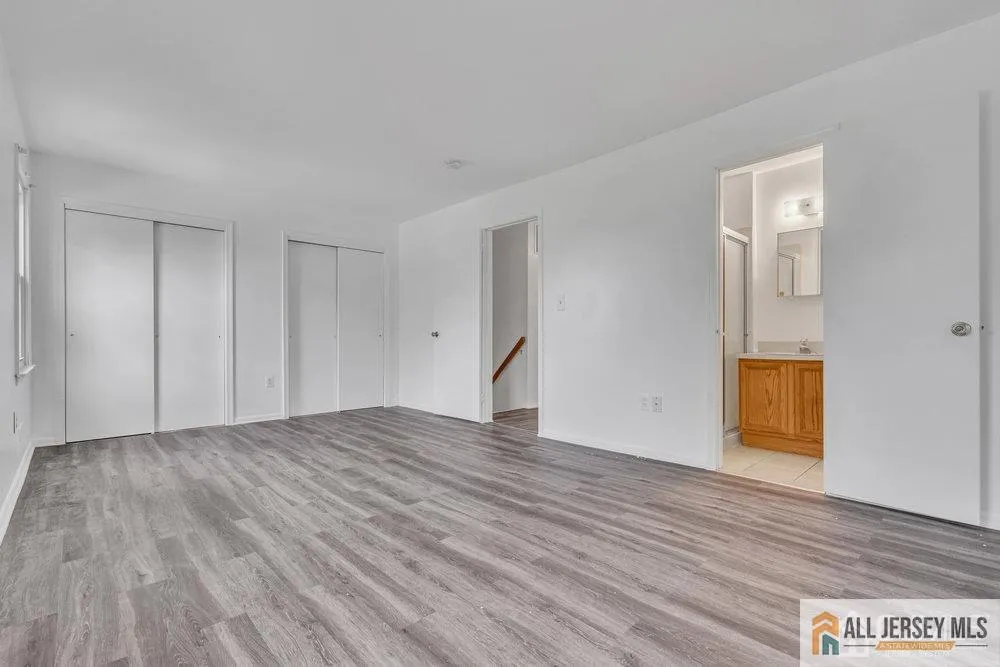 26 Tiger Lilly Court Sayreville, NJ 08872