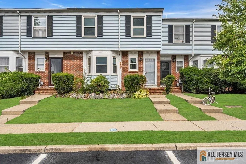 26 Tiger Lilly Court Sayreville, NJ 08872