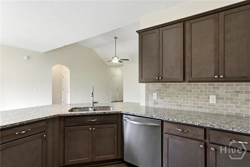 369 Brightleaf Circle Hinesville, GA 31313