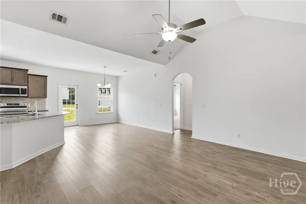 369 Brightleaf Circle Hinesville, GA 31313