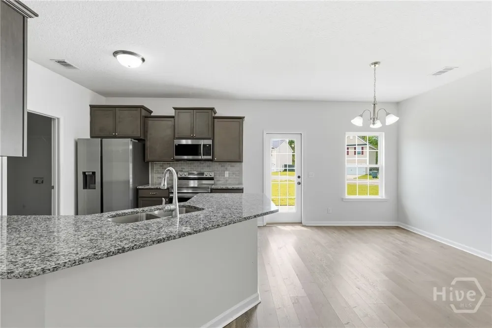 369 Brightleaf Circle Hinesville, GA 31313