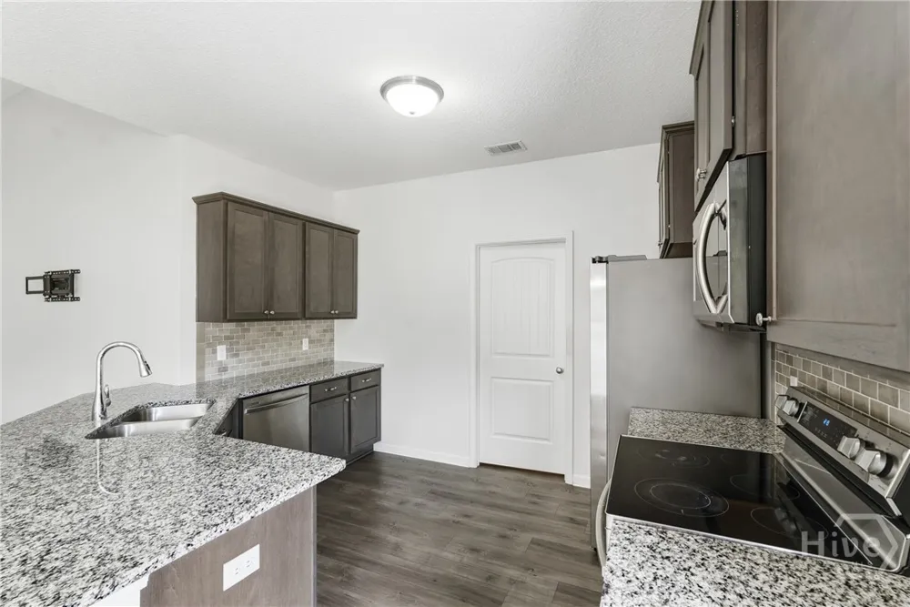 369 Brightleaf Circle Hinesville, GA 31313