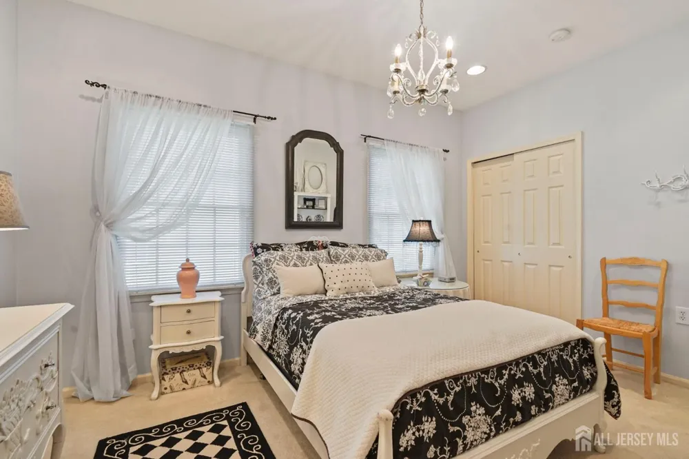 52 Vineyard Court Monroe, NJ 08831