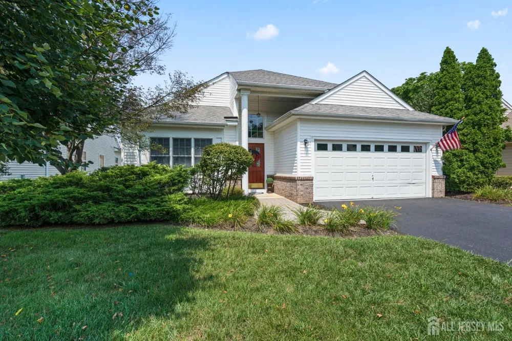 52 Vineyard Court Monroe, NJ 08831