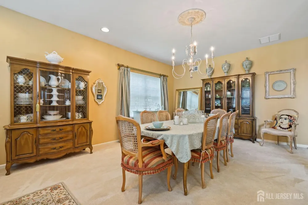 52 Vineyard Court Monroe, NJ 08831