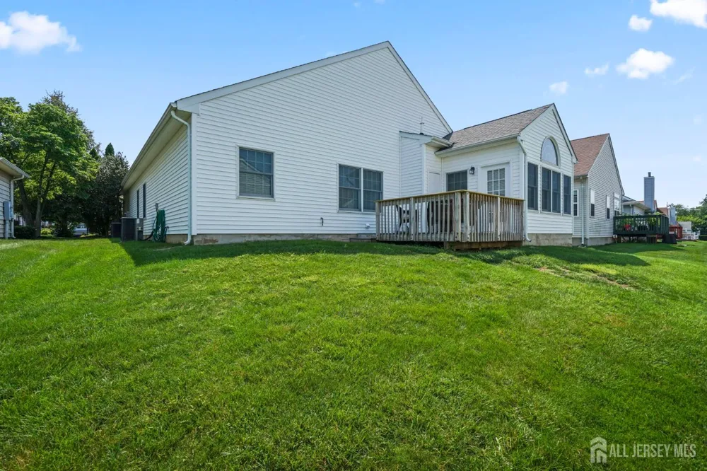 52 Vineyard Court Monroe, NJ 08831