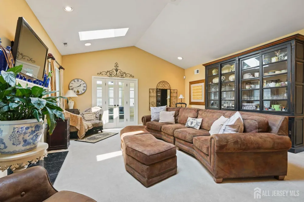 52 Vineyard Court Monroe, NJ 08831