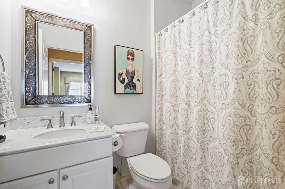 52 Vineyard Court Monroe, NJ 08831