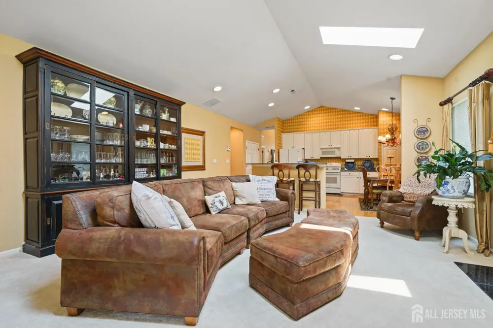 52 Vineyard Court Monroe, NJ 08831