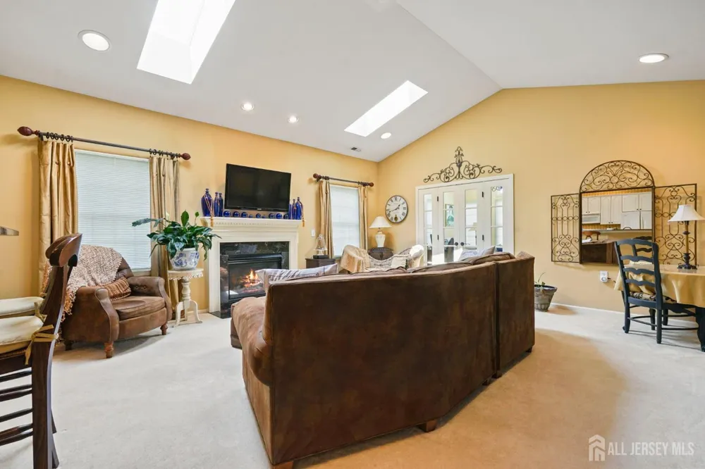 52 Vineyard Court Monroe, NJ 08831
