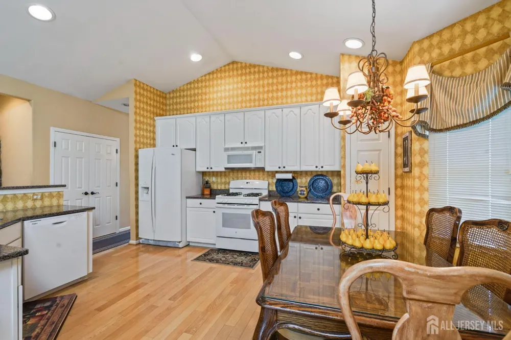 52 Vineyard Court Monroe, NJ 08831