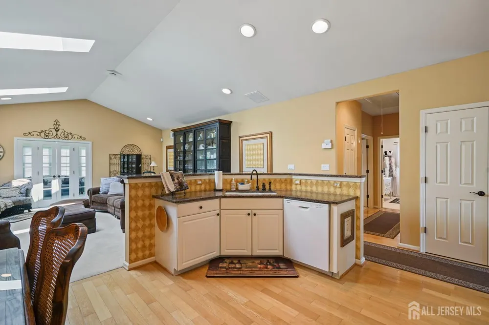 52 Vineyard Court Monroe, NJ 08831