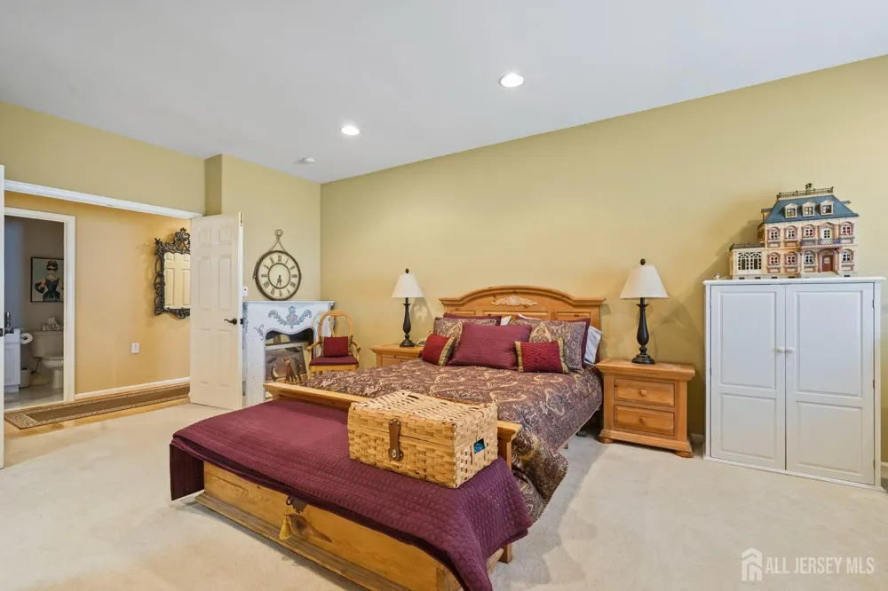 52 Vineyard Court Monroe, NJ 08831