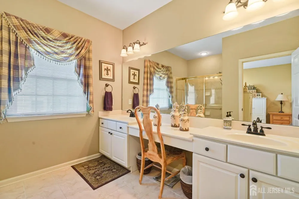 52 Vineyard Court Monroe, NJ 08831