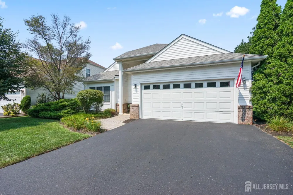 52 Vineyard Court Monroe, NJ 08831