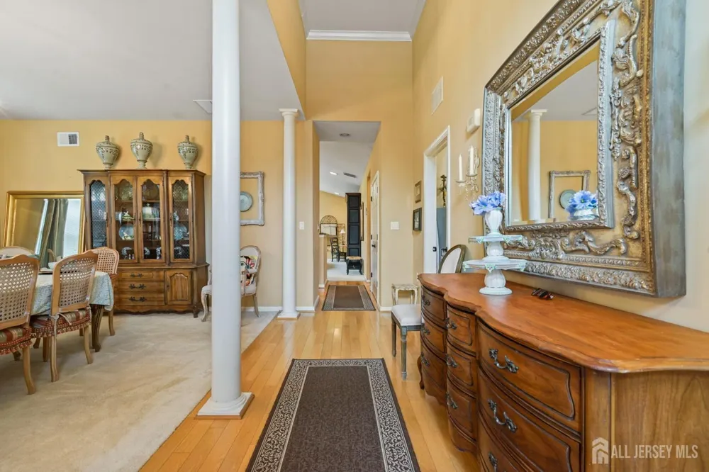 52 Vineyard Court Monroe, NJ 08831