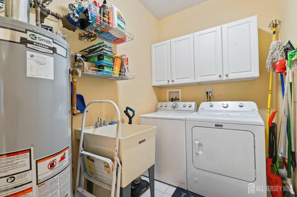 52 Vineyard Court Monroe, NJ 08831
