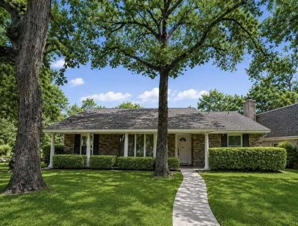 401 Shadywood Circle Conroe, TX 77304