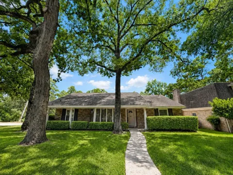 401 Shadywood Circle
