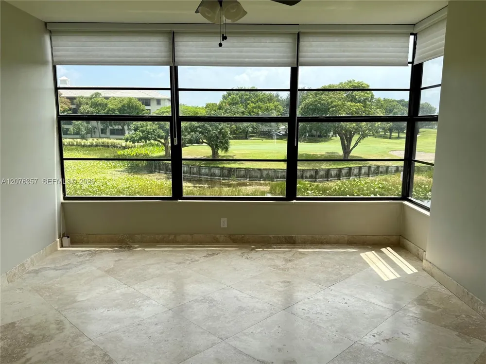 1520 Whitehall Dr #206 Davie, FL 33324