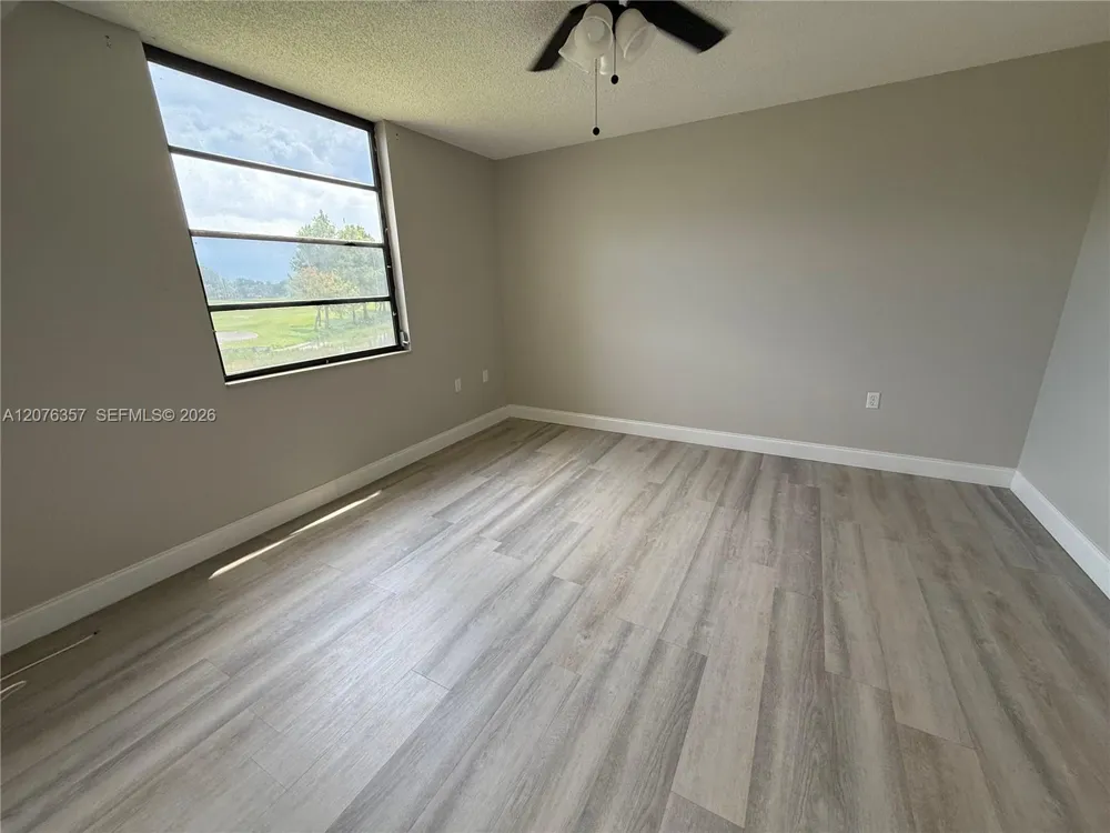 1520 Whitehall Dr #206 Davie, FL 33324