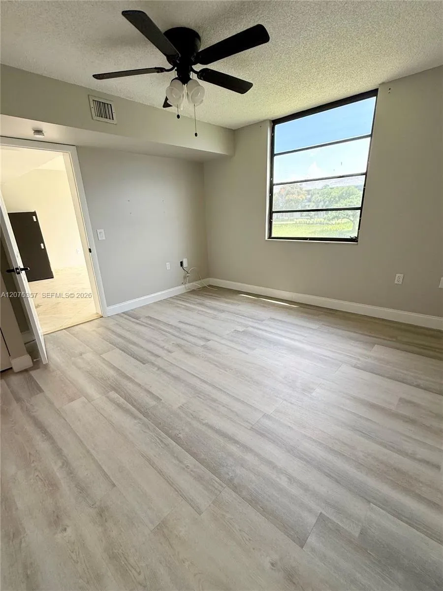 1520 Whitehall Dr #206 Davie, FL 33324