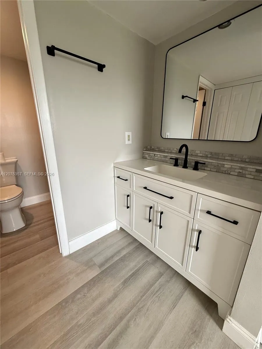 1520 Whitehall Dr #206 Davie, FL 33324