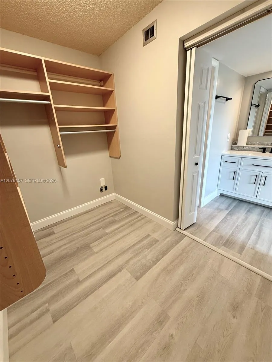 1520 Whitehall Dr #206 Davie, FL 33324