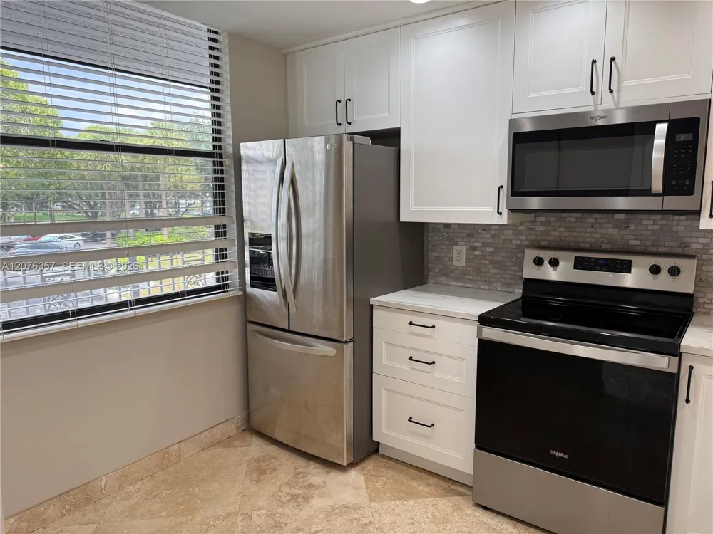 1520 Whitehall Dr #206 Davie, FL 33324
