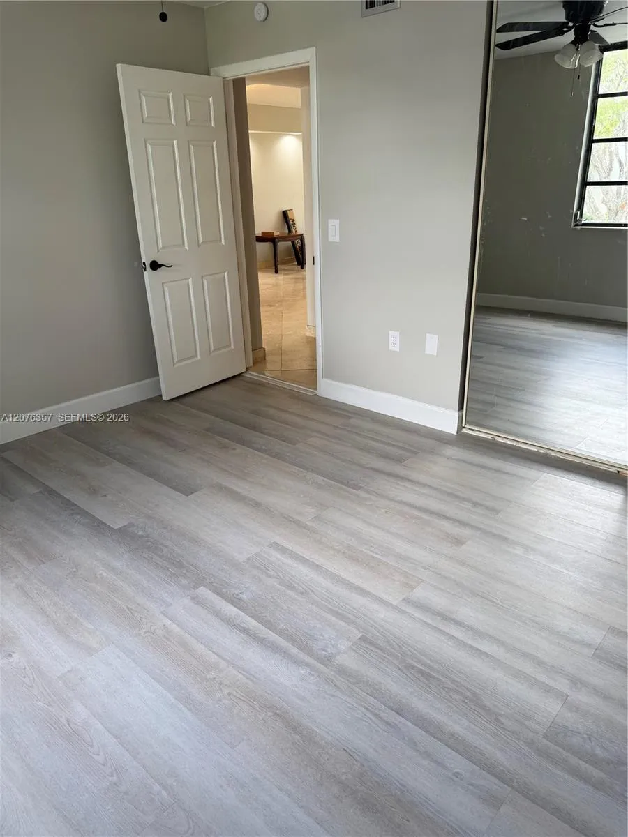 1520 Whitehall Dr #206 Davie, FL 33324