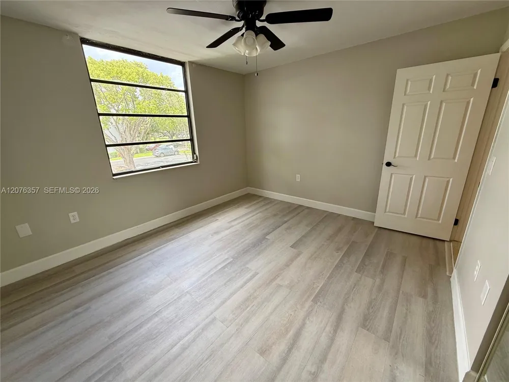 1520 Whitehall Dr #206 Davie, FL 33324