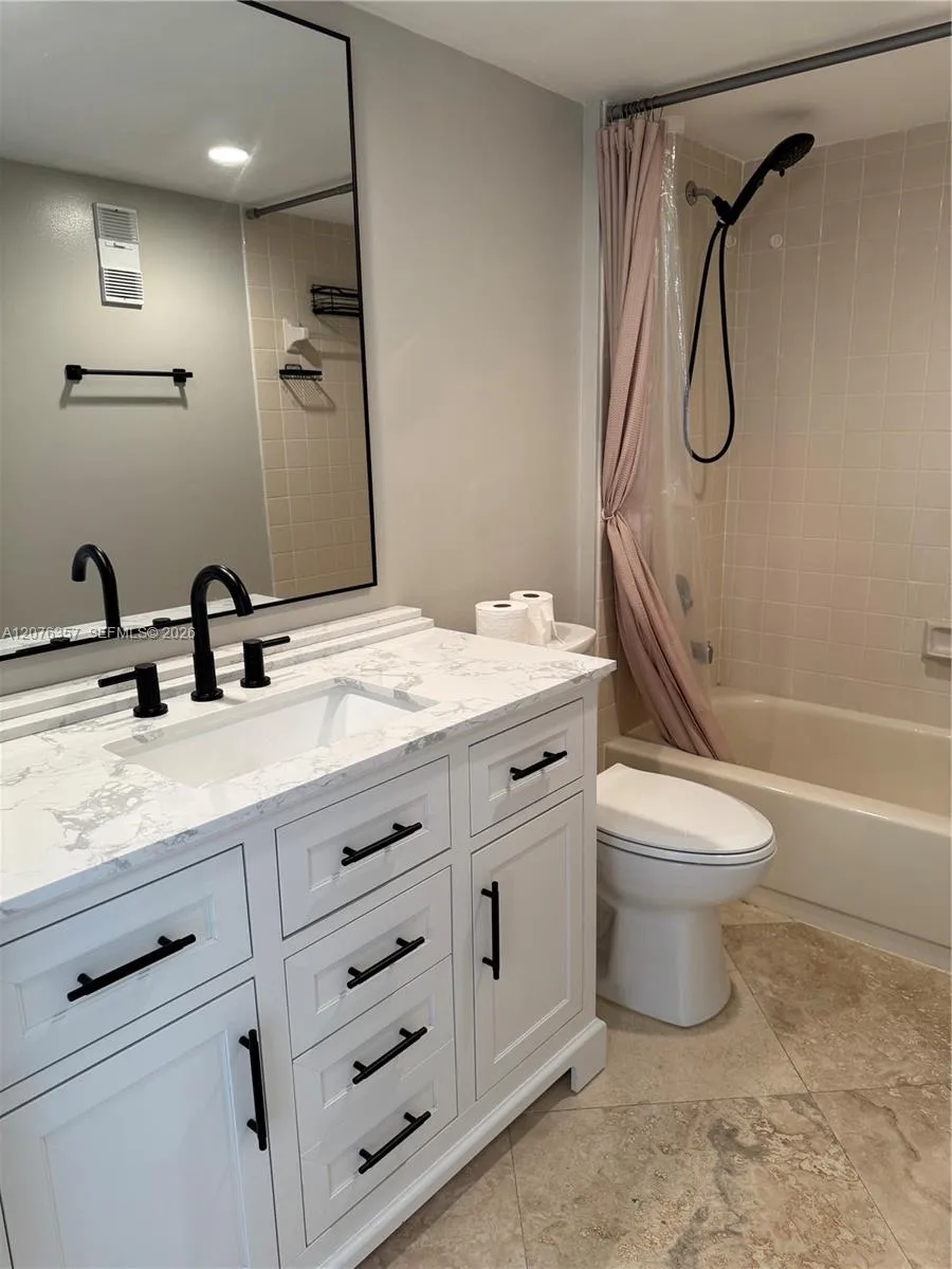 1520 Whitehall Dr #206 Davie, FL 33324