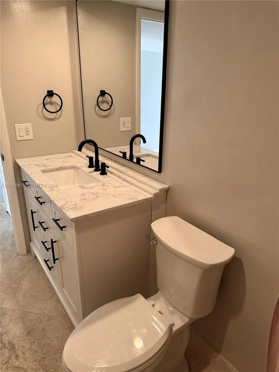 1520 Whitehall Dr #206 Davie, FL 33324