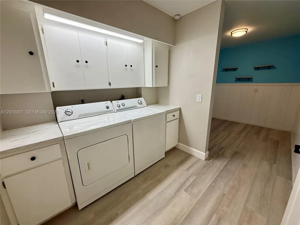 1520 Whitehall Dr #206 Davie, FL 33324