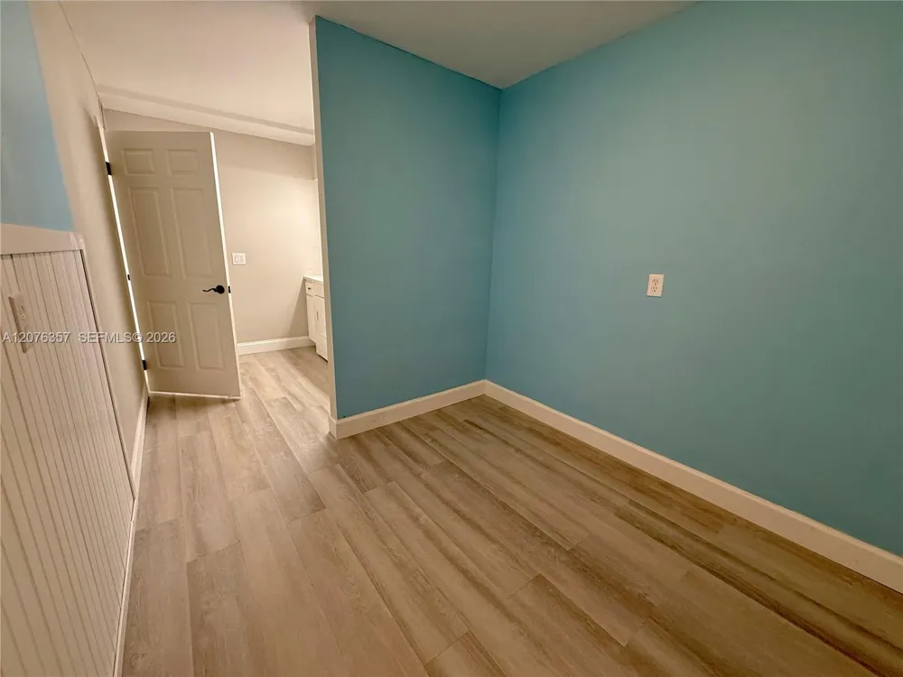 1520 Whitehall Dr #206 Davie, FL 33324