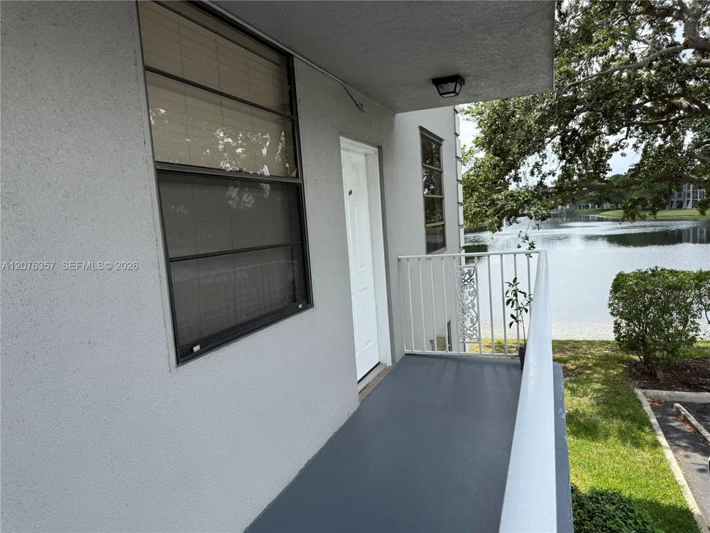 1520 Whitehall Dr #206 Davie, FL 33324