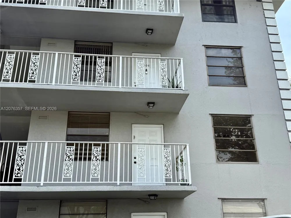 1520 Whitehall Dr #206 Davie, FL 33324