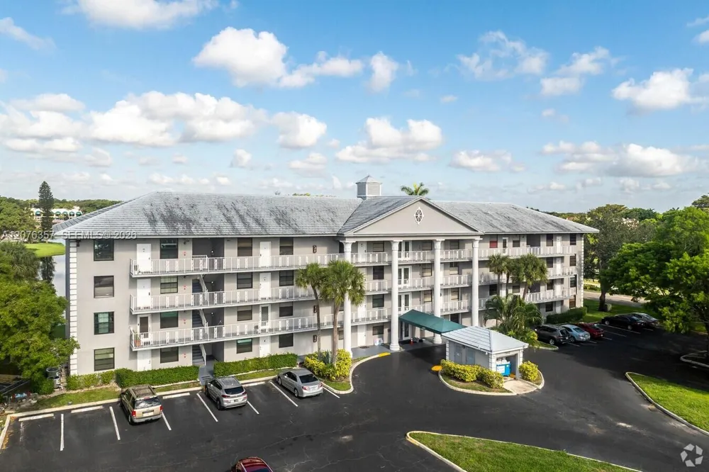 1520 Whitehall Dr #206 Davie, FL 33324