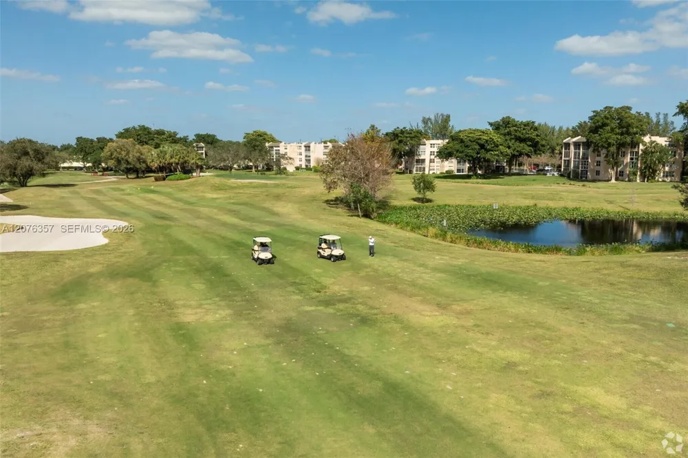 1520 Whitehall Dr #206 Davie, FL 33324