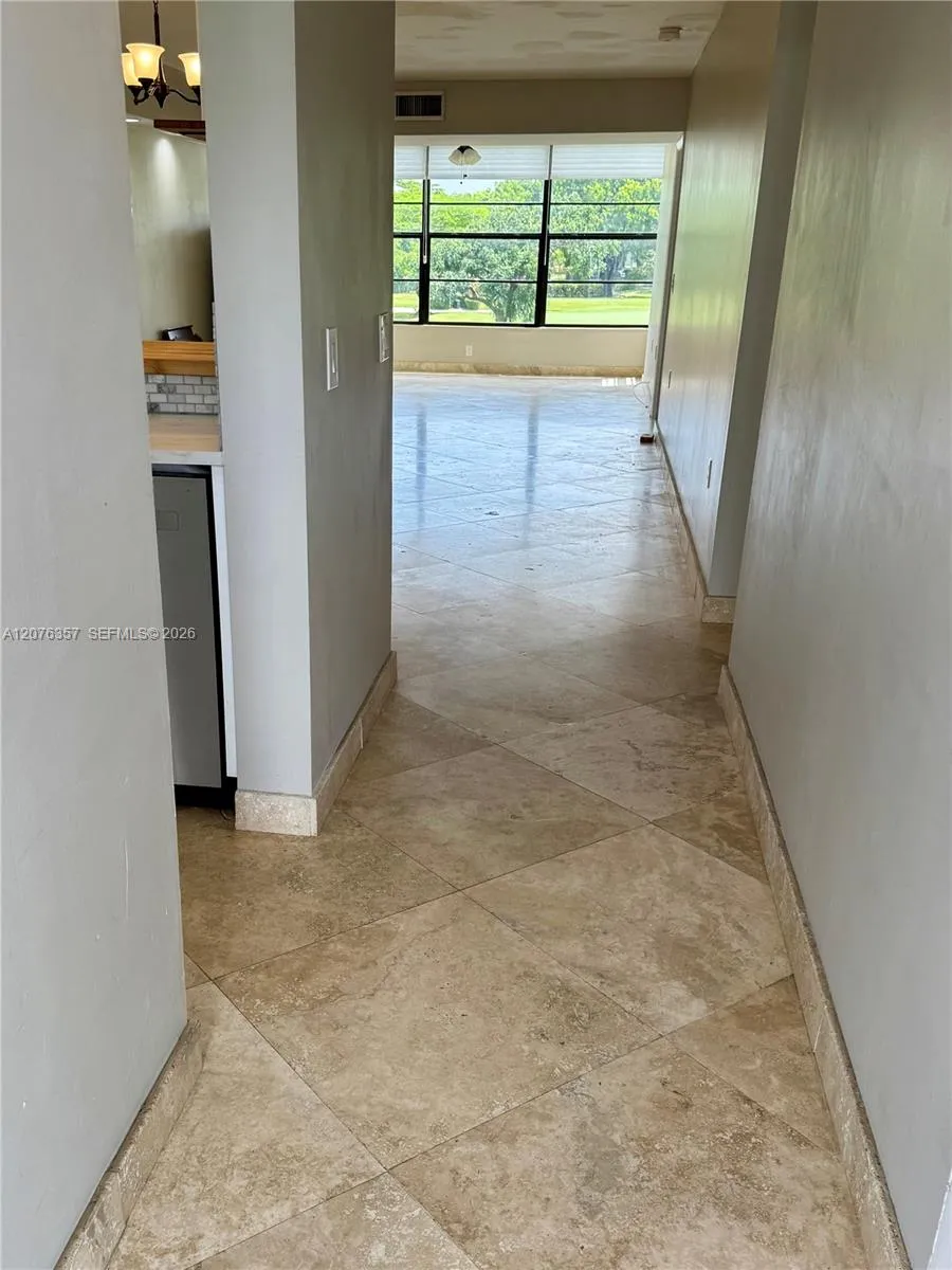 1520 Whitehall Dr #206 Davie, FL 33324