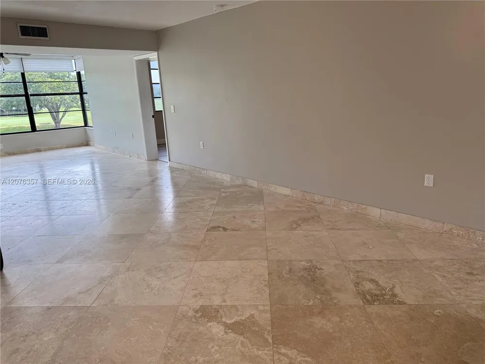 1520 Whitehall Dr #206 Davie, FL 33324