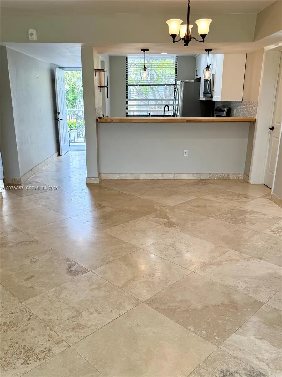 1520 Whitehall Dr #206 Davie, FL 33324
