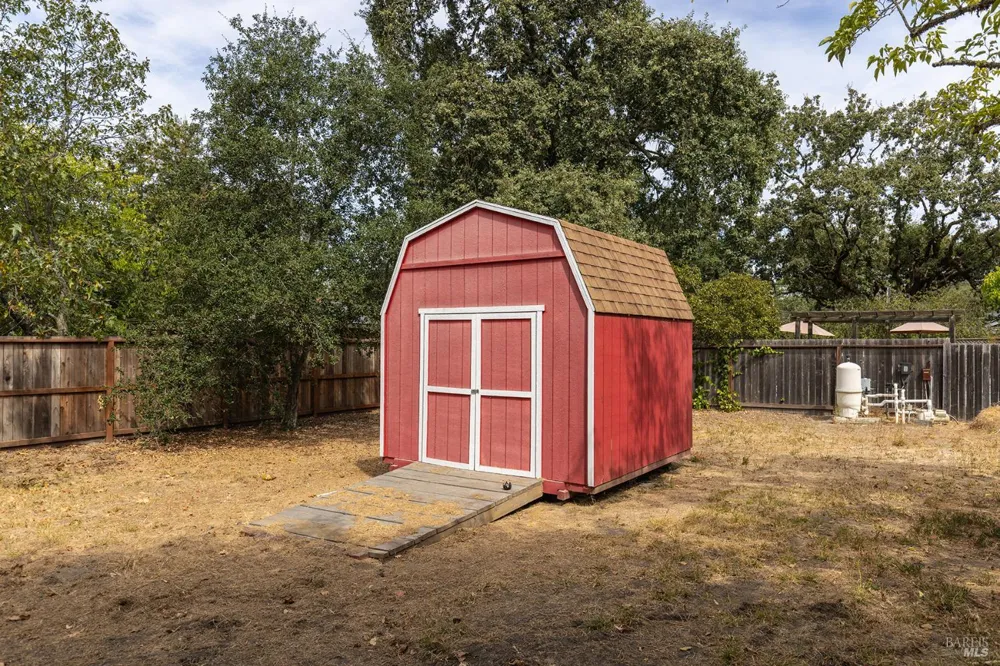 720 Windsor River Road Windsor, CA 95492