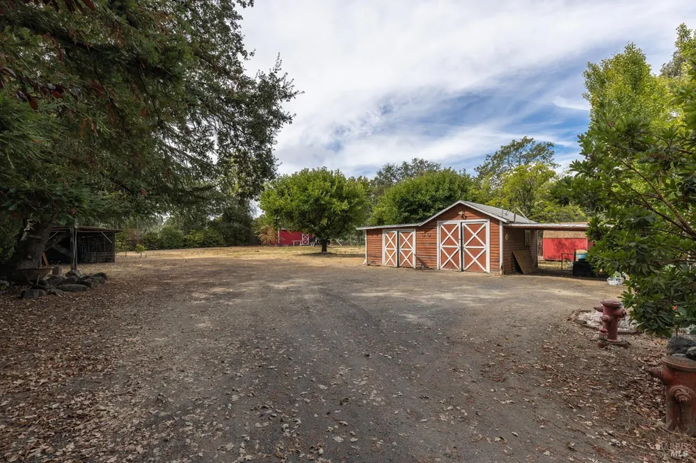 720 Windsor River Road Windsor, CA 95492