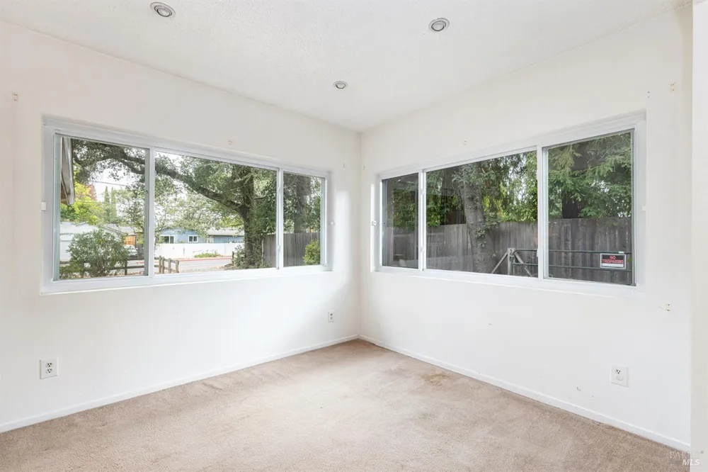 720 Windsor River Road Windsor, CA 95492