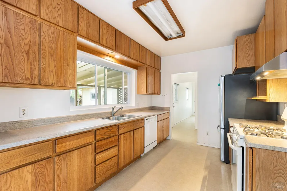 720 Windsor River Road Windsor, CA 95492