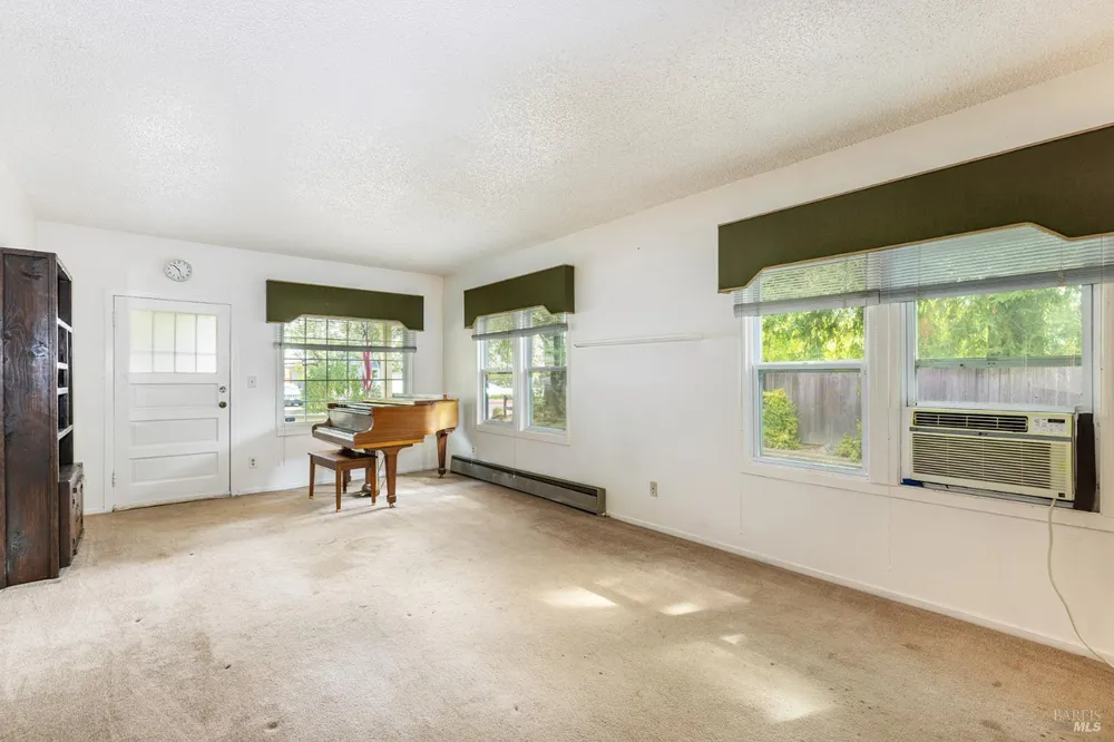720 Windsor River Road Windsor, CA 95492
